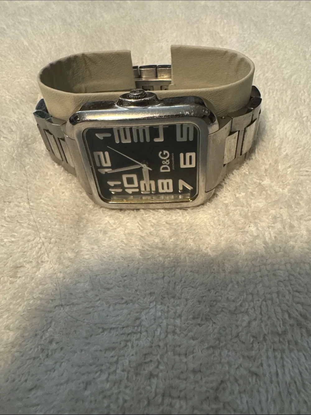 D&G Men’s Stainless Steel Watch with Black Dial and Bold White Numerals